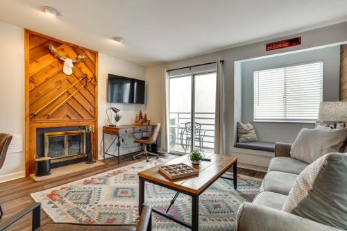 Chalet Village Apartment | 4 Mi to Dtwn Gatlinburg Condo with Pool Access