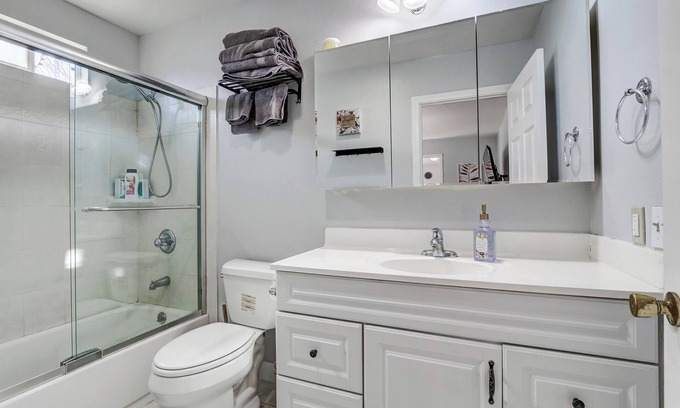 Chinatown House | 4 miles away to Strip Cozy Private guest house Private Big Yard with Wi-Fi, AC