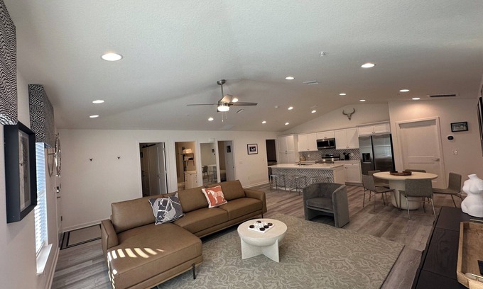 Fellowship House | 4 min to WEC, Crownwood Modern, NEW 3bd 2ba cozy townhome close to FAST