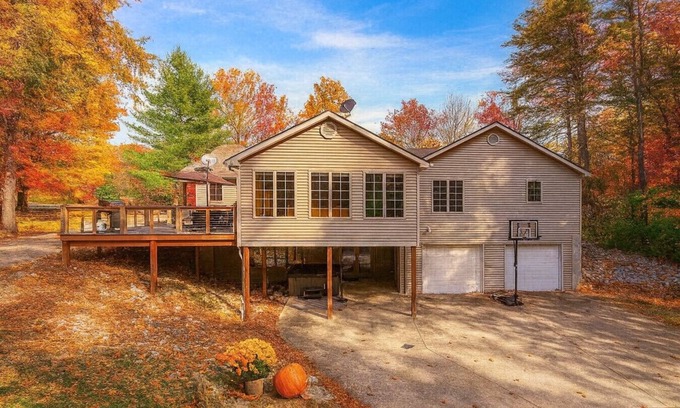 Gnaw Bone Apartment | 4 Paws Getaway in Brown County