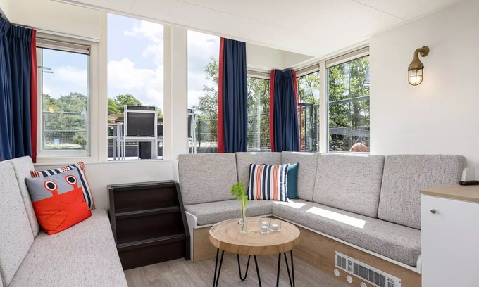 Westerhoven House | 4 Person Floating House
