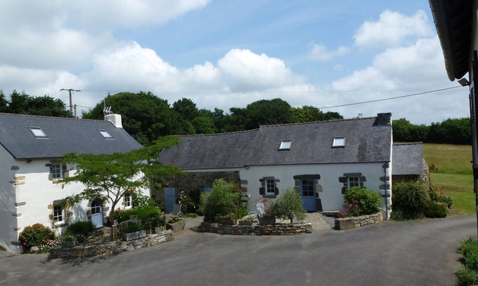 Hanvec Cottage | 4-person self-catering cottage, 200 m.de from the sea and at the entrance to the CROZON peninsula