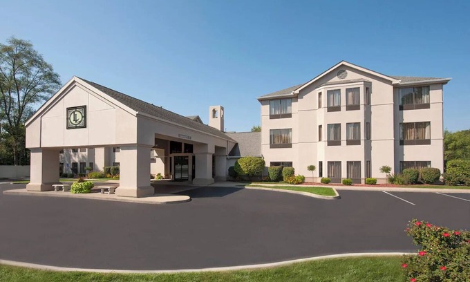 South Bend Hotel | 4 Suites ideal for Group Trips! Enjoy Free Hot Breakfast and Indoor Pool Access