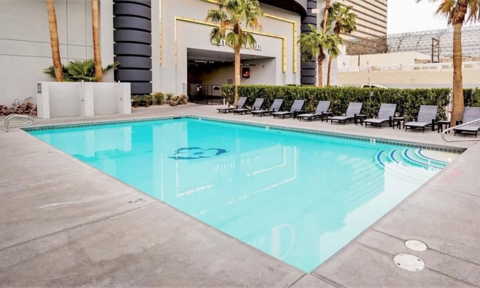 Downtown Las Vegas House | 4 x Deluxe Two Queens - City View Room at The D Las Vegas