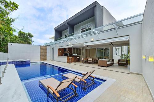 Riviera de Sao Lourenco House | 400m² house with pool near the beach