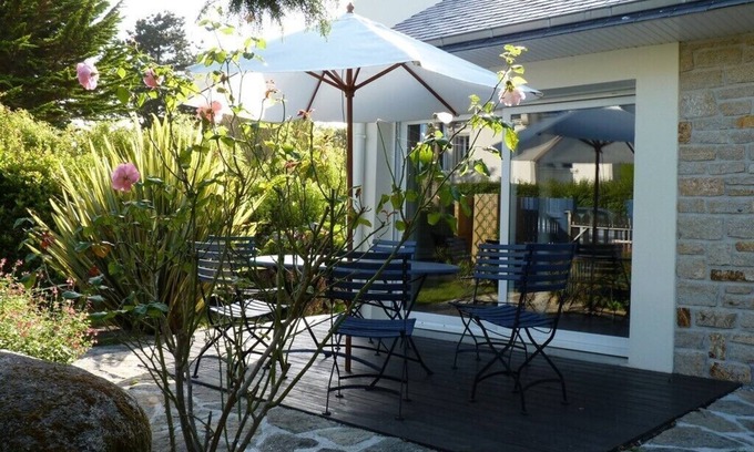 Concarneau Villa | 40M from the beach, VILLA BORD DE MER 4*, with enclosed garden, WIFI