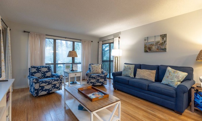 Palmetto Dunes Villa | 41 Moorings: 2 BR Pet Friendly Villa, Free Bikes, Free Beach Chairs, Beach