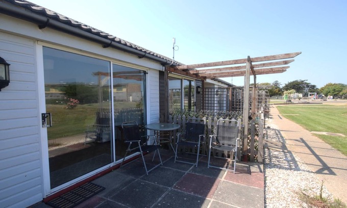 Earnley Ski Chalet | 43G Medmerry Park 2 Bedroom Budget Chalet