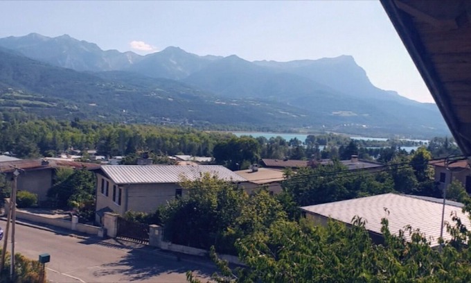Embrun Apartment | 45 m² attic apartment on the top floor of a villa