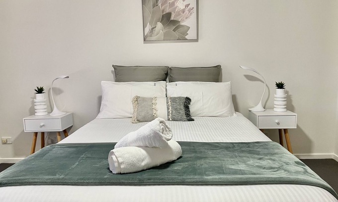 Coffs Harbour House | 450m to Beach, Shops, Cafes, Restaurants + WIFI/Netflix