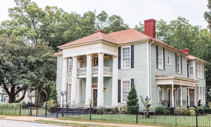 Anderson Apartment | 499 7even Oaks 1858