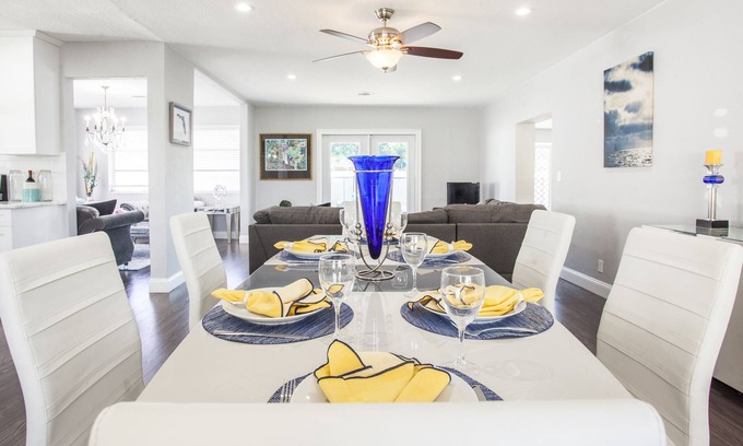Hollywood Hills House | 4BR - 2BA Modern Home w Private POOL - BBQ-FLL-MIAMI
