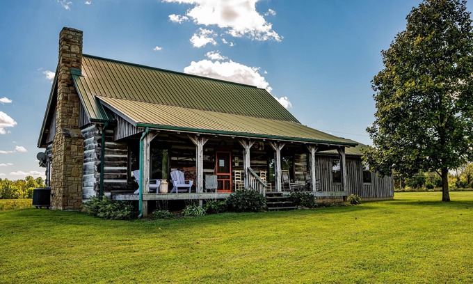 Helmsburg Cabin | 4BR, 2BA