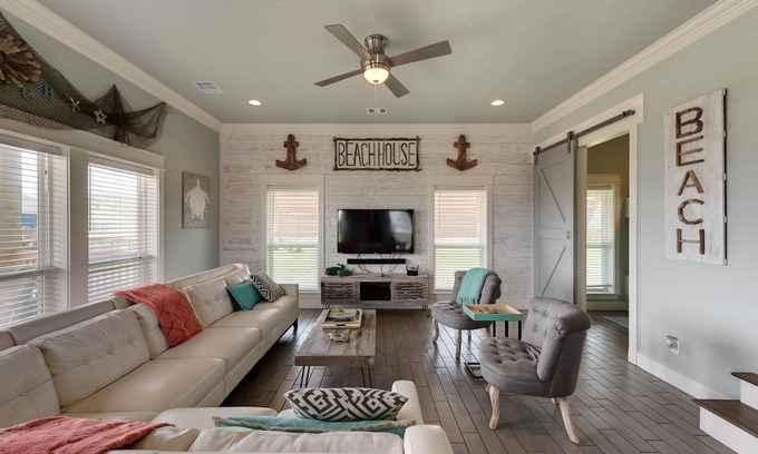 Crystal Beach House | 4BR Beach Retreat | Tiki Bar, Ocean Views & Grill