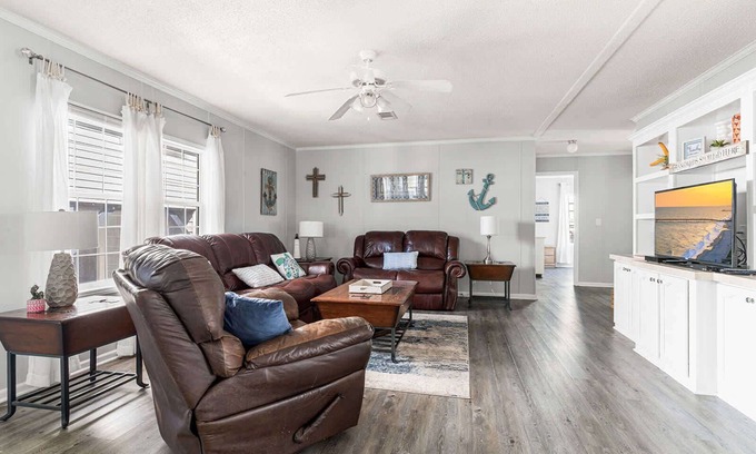 Briarcliffe Acres House | 4BR + Deck | Ramp Access + Soaking Tub, Golf Cart | Site MH202