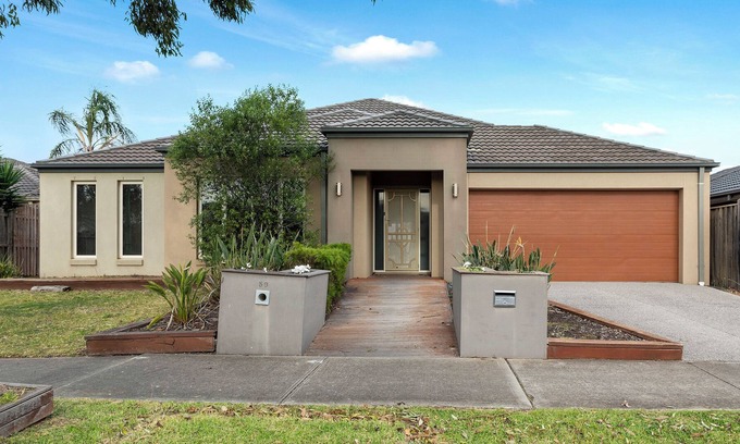 Tarneit House | 4BR Designer Stunning House for 8 in Tarneit