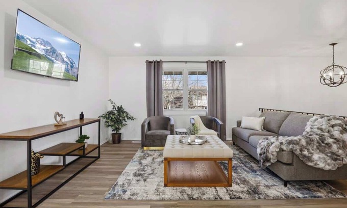 Forestview House | 4BR Family Home w/Great Light | LCP Collection