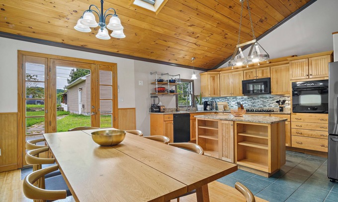 Preston Other | 4BR House near Casinos & Beach With In Law Suite