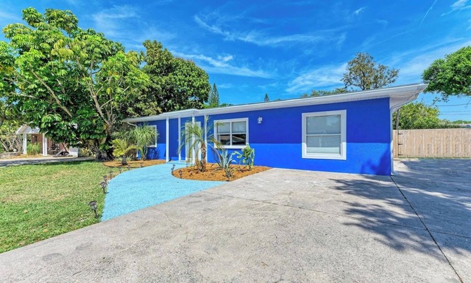 Bradenton House | 4BR Oasis w/Pool & Firepit – Near AMI & IMG
