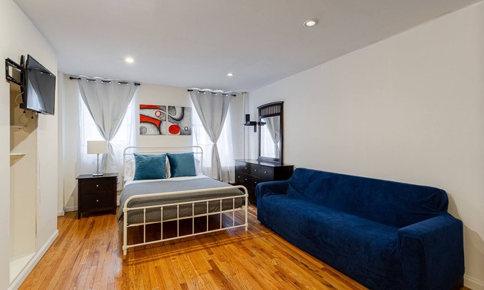 Midtown South Apartment | 4FE Chelsea Studio Exclusively Yours