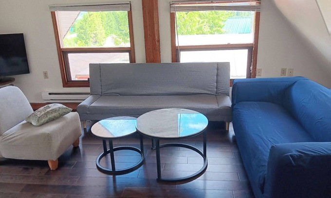 Tappen Hotel | 4km off Highway 1, just west of Shuswap Lake, with beautiful mountain view