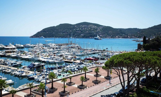 Mandelieu-la-Napoule Beach Apartment | 4P34 Seafront, 4/5 rooms, panoramic sea view