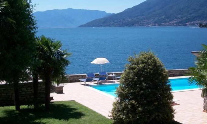 Domaso Apartment | 5 apartments with pool, terrace, sunbathing area and lake access