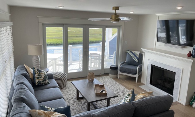 Avalon House | 5 Bedroom, 3.5 Bath Bayfront Home with Amazing Sunset Views!