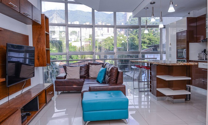 Castilla Apartment | 5 Bedroom Combo PH 3 Bedroom roof top Hot tub Lleras and a 2 Bedroom 2 floors below.