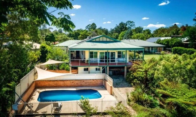Bellingen House | 5 Bedroom house with a pool, deck and amazing view
