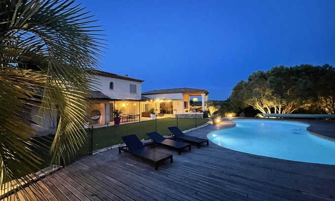 Combaillaux House | 5 BEDROOM VILLA WITH 12-BED POOL