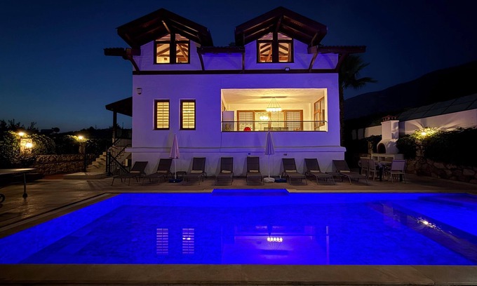 Hisaronu Villa | 5 Bedrooms, heated pool, pool table, table tennis, bbq & wifi.