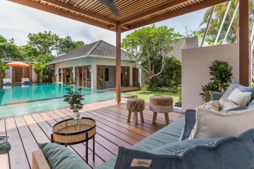Berawa Villa | 5 bedrooms villa 400m Berawa beach 12m Pool !