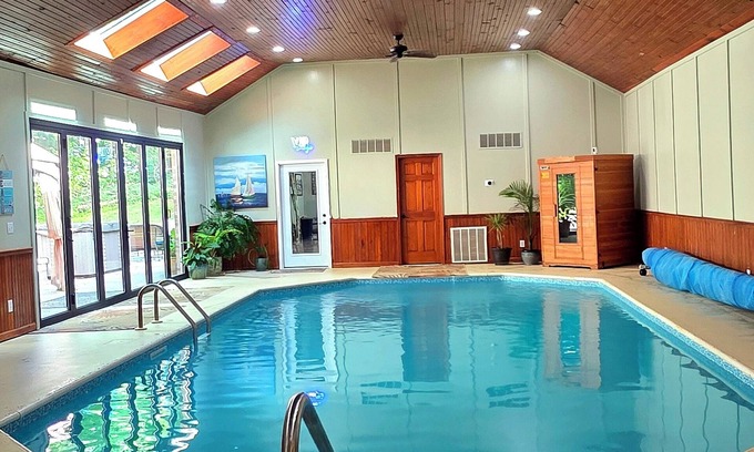 Bloomington House | 5 BR, Indoor heated pool, hot tub, sauna, two game rooms