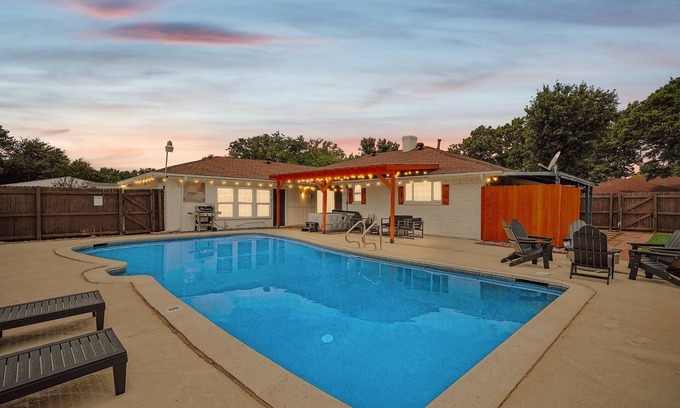 DeSoto House | 5-BR Relaxing Retreat with Pool, Hot tub, Fire Pit