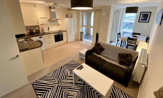 Cambridge Apartment | 5* Brand New Apartment Cambridge Train Station