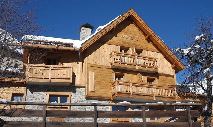 Huez-en-Oisans Ski Chalet | 5* L'Ancolie luxury chalet 320 m2 (Spa and Sauna) 250 m from the gondola