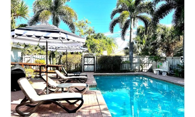 Mango Groves Villa | ●5 min→beach●Pool●Heart of Downtown●Full Kitchen