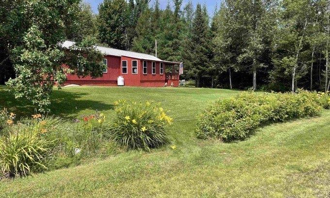 Norton House | 5 Min.Walk to Averill Lake and VAST Access snowmobile trails!Pet friendly!