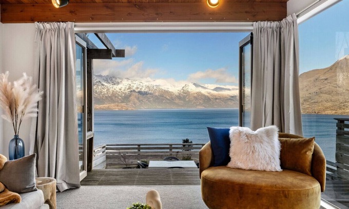 Fernhill House | 5 minute drive to Queenstown and parking.