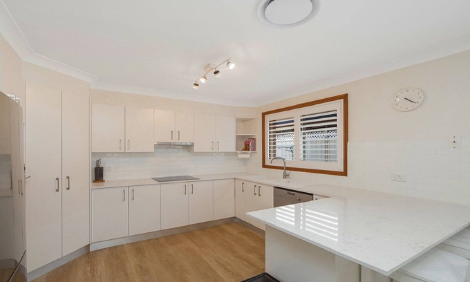 Umina Beach House | 5 minute walk to Umina Beachfront - Great family friendly home