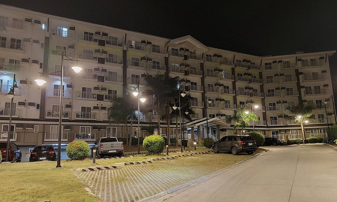 Mactan Export Processing Zone Condo | 5 MINUTES FROM THE AIRPORT 1 BEDROOM WITH BALCONY
