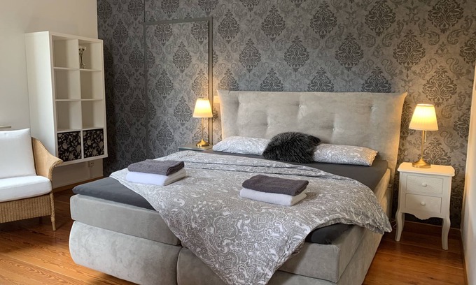 Metzingen Condo | 5 minutes from the OUTLET Large XL vacation business city family apartment for 6 guests