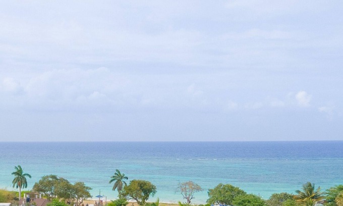 Silver Sands House | 5 minutes walk to the beach! Family-friendly villa with private pool in Trelawny