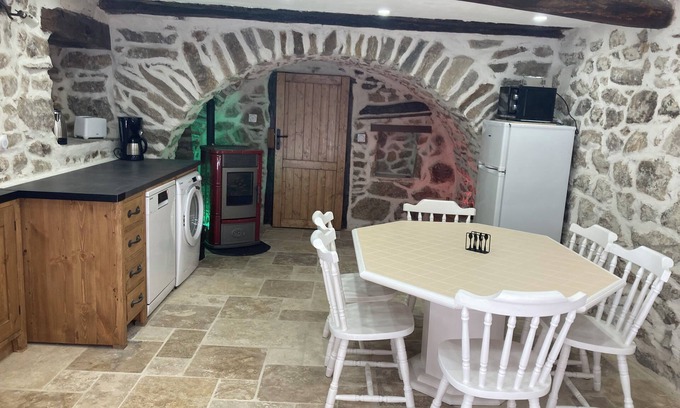 Beaumont House | 5-person gite in character Ardèche house