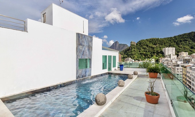 Copacabana Apartment | 5-suite penthouse in Copacabana with sea view
