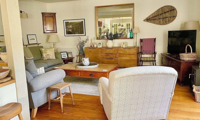 Dinan Agglomeration Cottage | 50 metres from the quay - a rare gem in the heart of Dinan harbour - parking lot