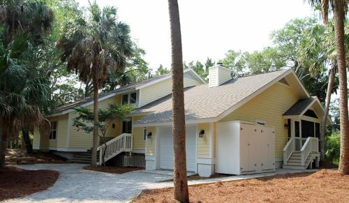 Blue Heron Lake House | 514 Remora Dr