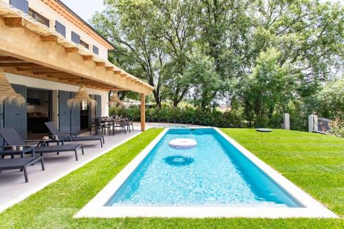 Saint-Paul-de-Vence Apartment | #53 St Paul Villa Swimpool AC Carpark BBQ for 8 Guest