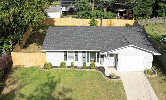 Royal Manor House | 550 Fenchurch - Ranch - Hot Tub